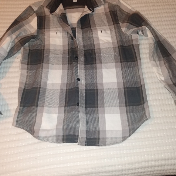 Men's grey flannel button up. Long sleeve size medium like new. - Picture 5 of 5